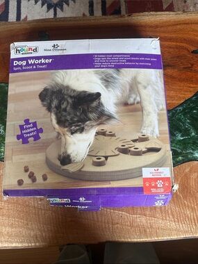 Outward Hound Dog Worker Puzzle Toy - Beige and Purple